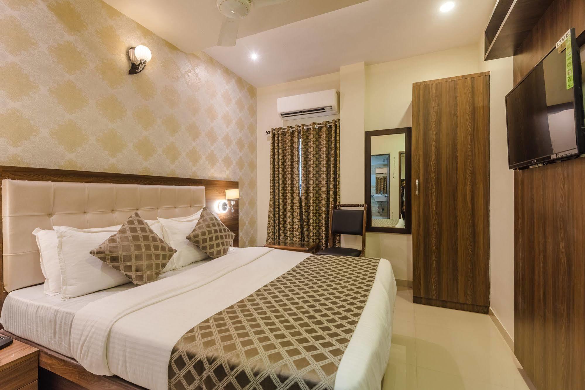 Hygienic Hotel Liberty Plaza Mumbai Exterior foto